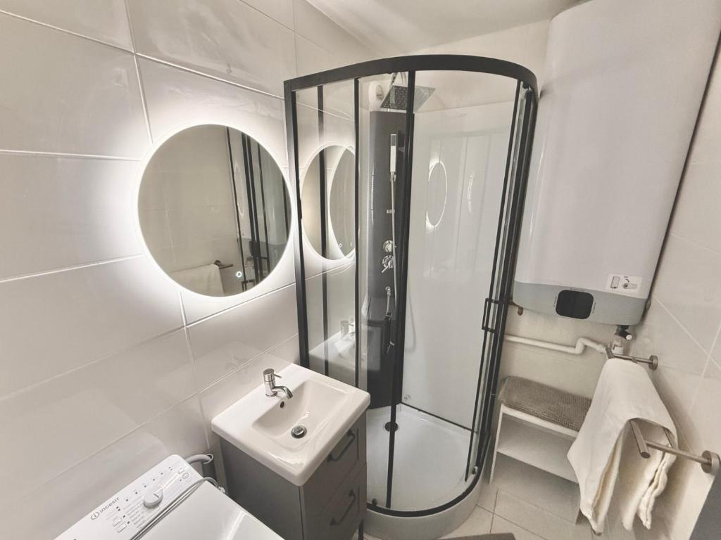 2 Bedrooms, TV & Wifi - 4