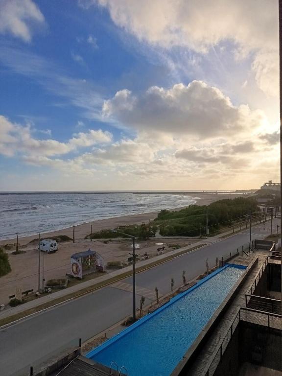 4 Dormitorios y 3 baños frente al mar con 2 cocheras - 1