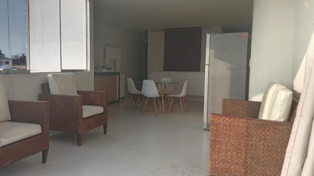 DEPARTAMENTO AMOBLADO POR TEMPORADA DE PLAYA En PUNTA HERMOSA - 4