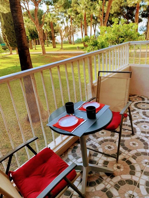APT en Benalmádena 1 dormitorio Terraza con vistas al mar y jardín Piscina Wifi Nuevo - 1