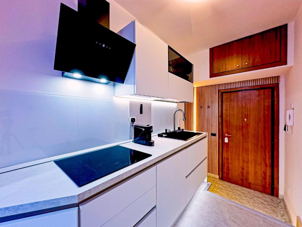 White Pearl Exclusive Apartment - 5