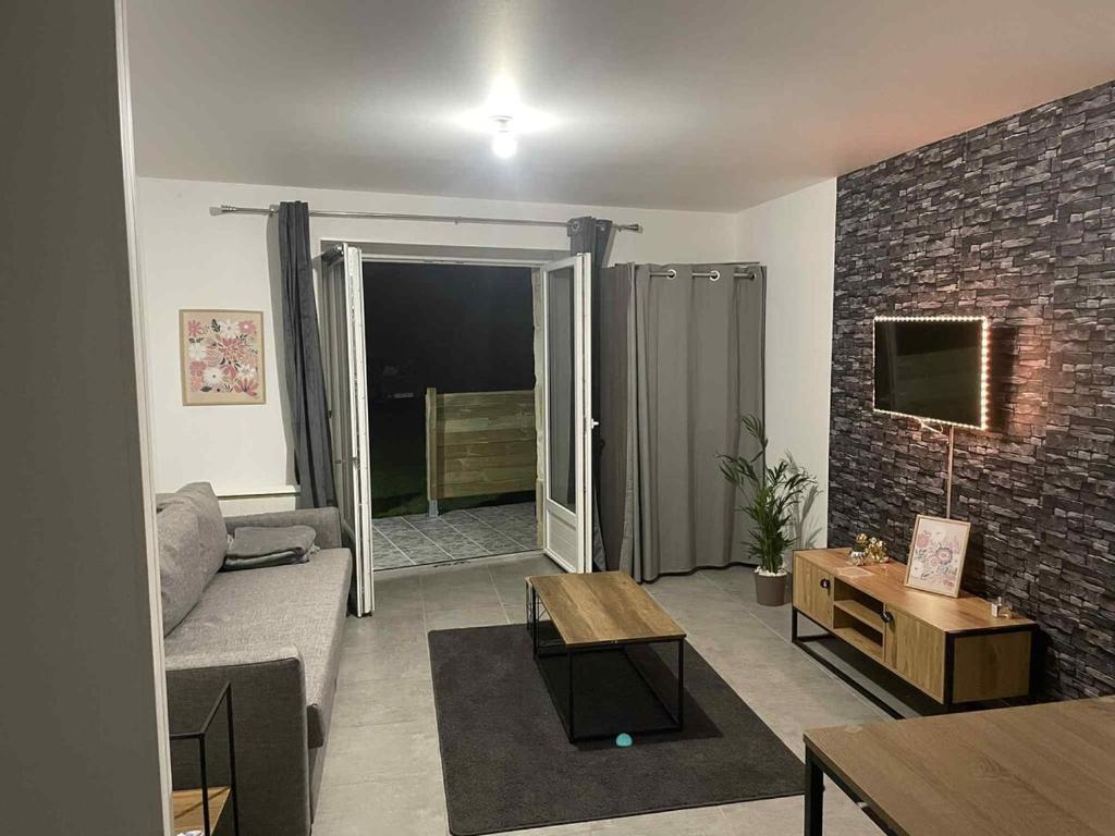 Studio with garden terrace and free parking - 1