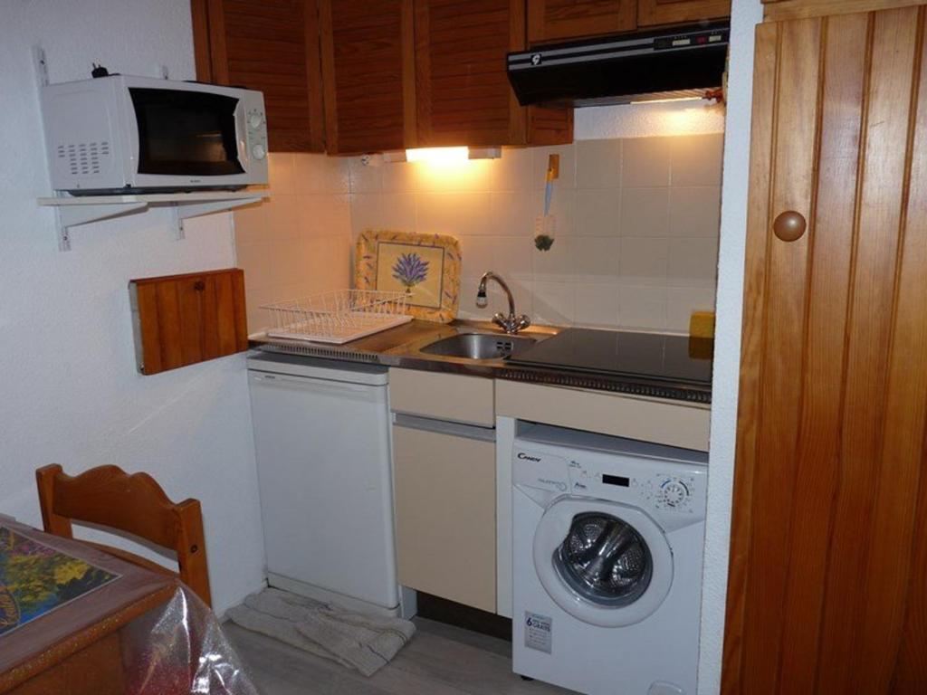 Studio à Bormes-les-Mimosas avec balcon et parking privatif - FR-1-251-886 - 3