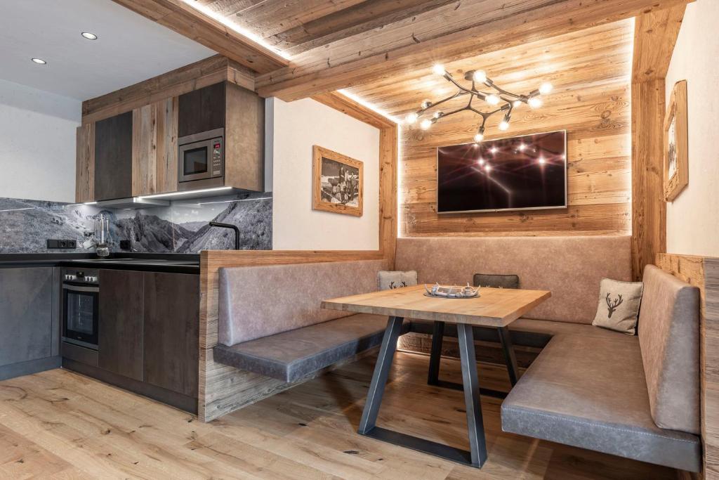 LAUDEGGHOF Ladis - Apartments with Castle Views - 3