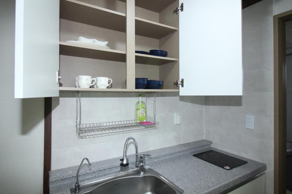 Kitchen, Suzy Pension in Yeosu-si