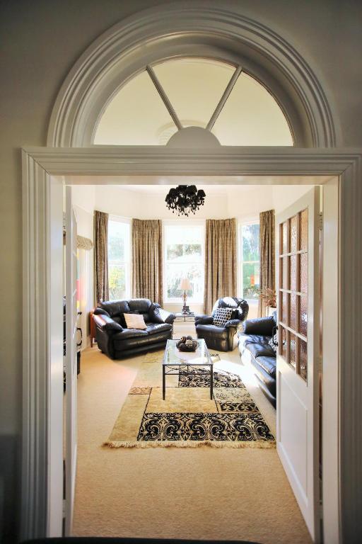 Shared lounge/TV area