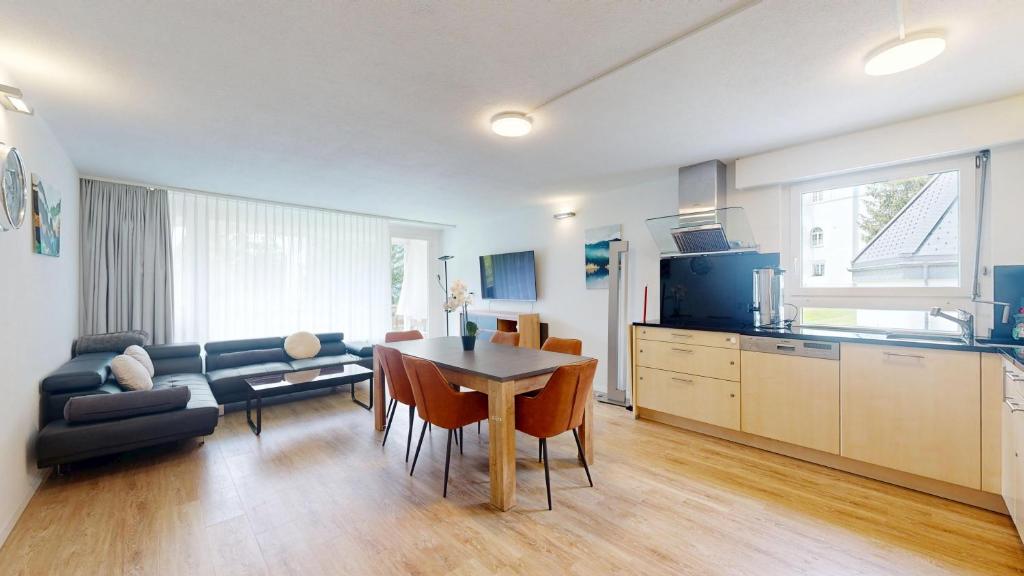 Großzügige 4 Schlafzimmer Wohnung in Davos Bergblick zentrale Lage - 1