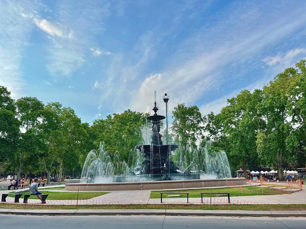 Depto céntrico en Mendoza, 3 ambientes con terraza balcón wifi alta velocidad lavandería cercano Aristides y Parque General San Martin - 3