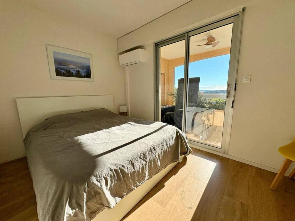 Appartement T3 à Bormes-les-Mimosas - Proche plages et commodités - FR-1-816-37 - 2