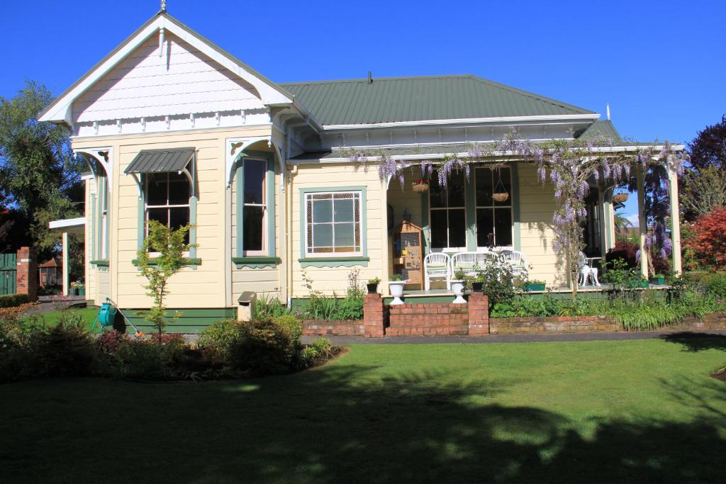 Garden, Regan House in Mount Taranaki