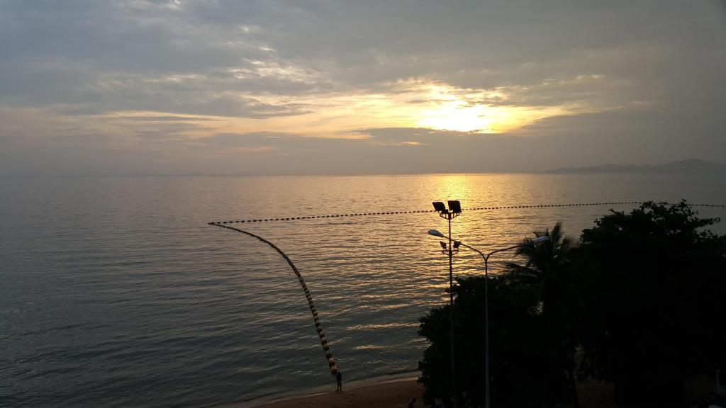 สภาพแวดล้อมโดยรอบ