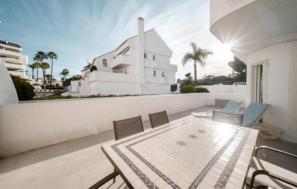 El Dorado Nueva Andalucia Pool Terrace - 3