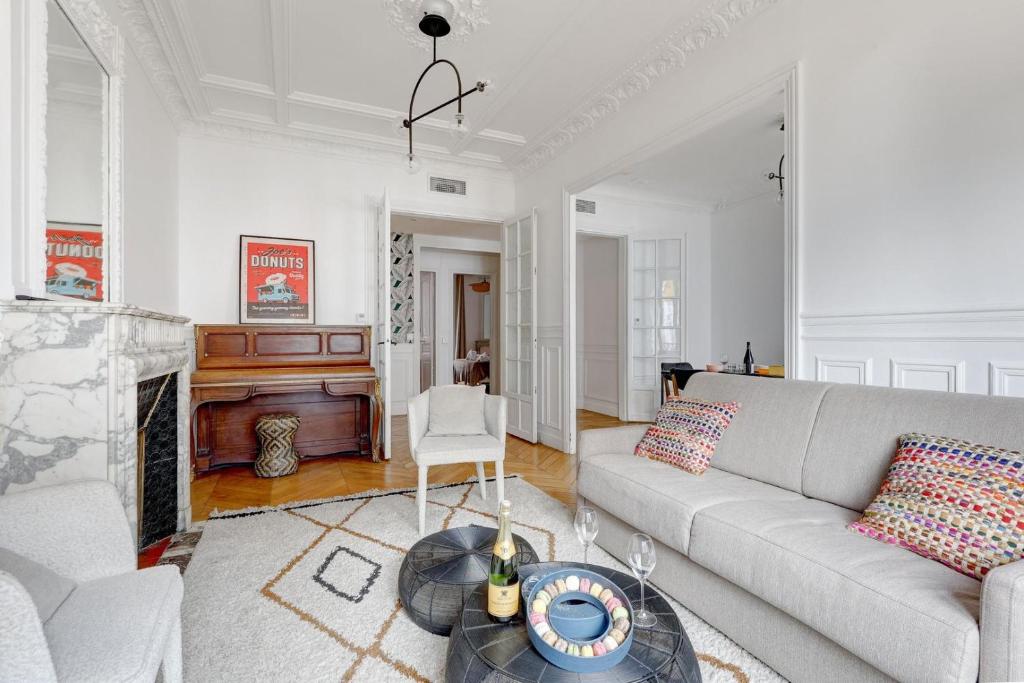 TBS 320 - Superb apartment with Eiffel Tower view - 2