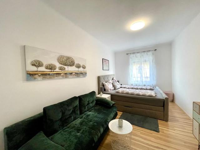 Elegante Wohnung mit Balkon - Nähe Stadthalle - 3