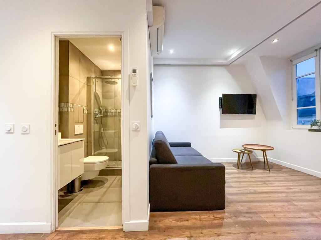 UrbanFlat 211 - Large Studio for 4 in the center of Paris - 3