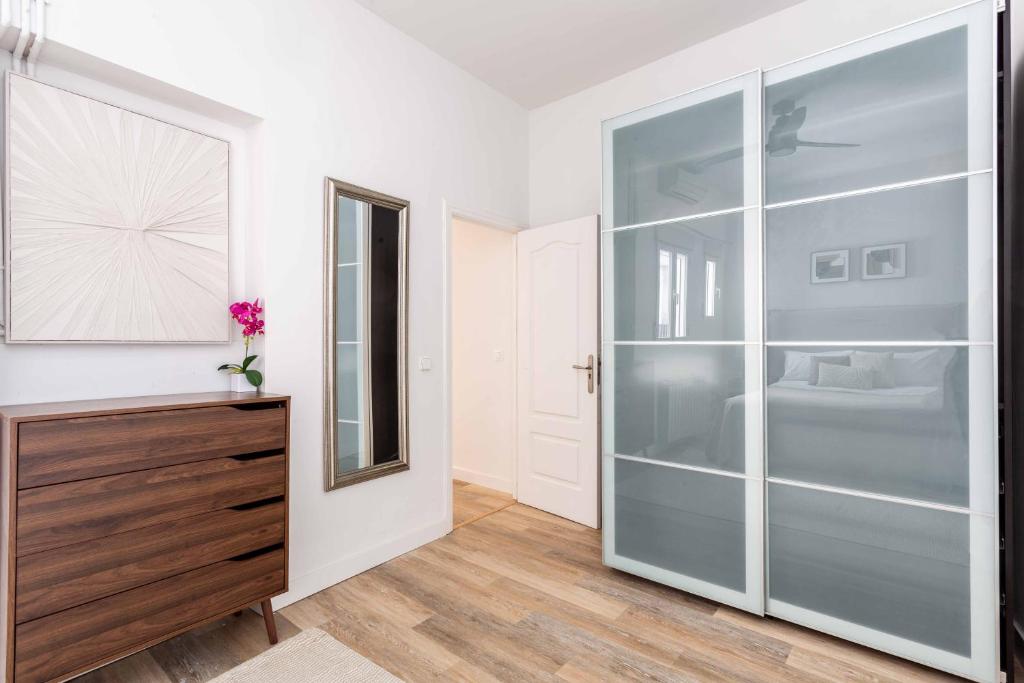 Bright & Spacious 2-BD Apartment in Chueca - 5