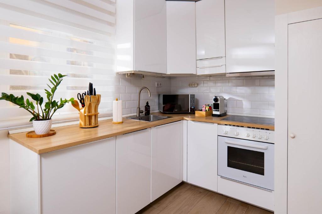 Cozy 2BR Duplex - 2 min walk to Plaza Santa Ana - 2