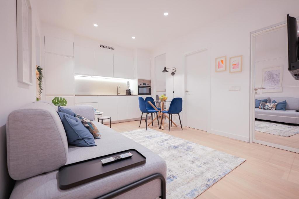 Delightful 2BR Flat in Chic Chueca - 2
