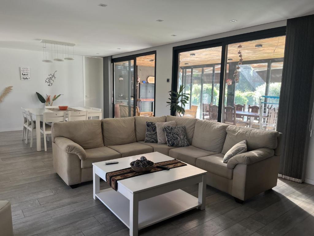 Casa Celia - Casa para 5 pax con pileta en San Benito, Chapadmalal - Hola Sur - 3