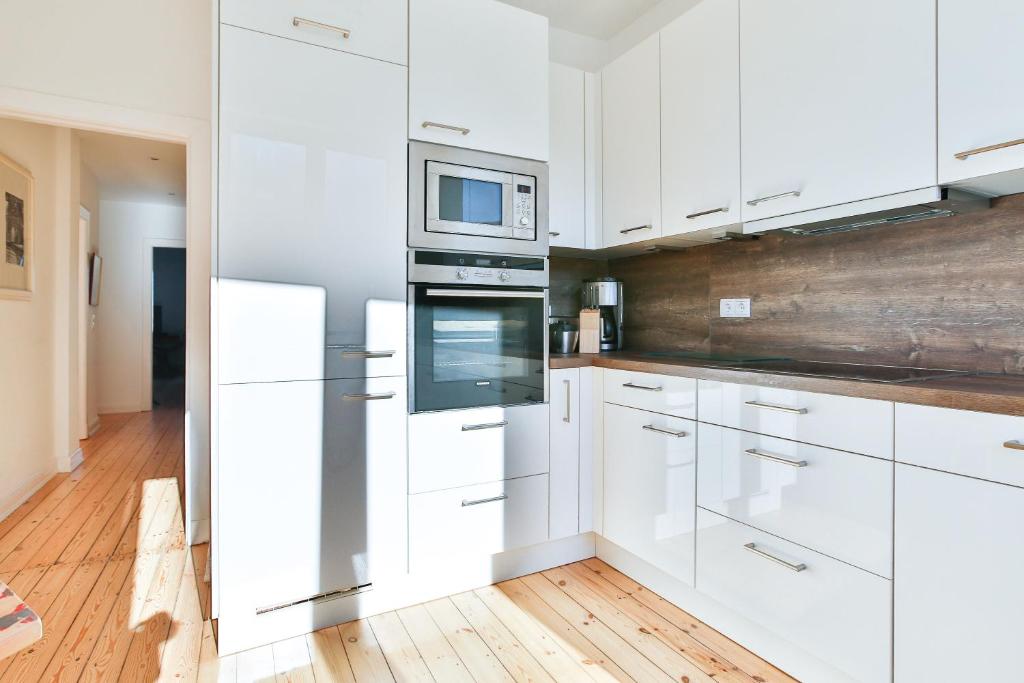 Kitchen, Riverside Apartments in Lubeck