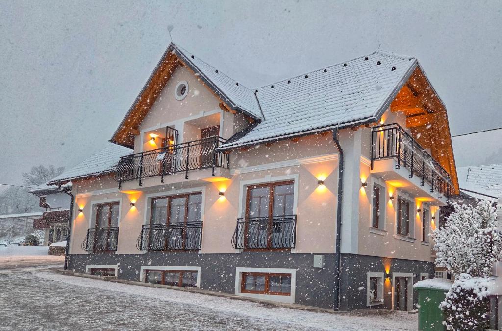 Alpine House Mina - Rooms & Apartments