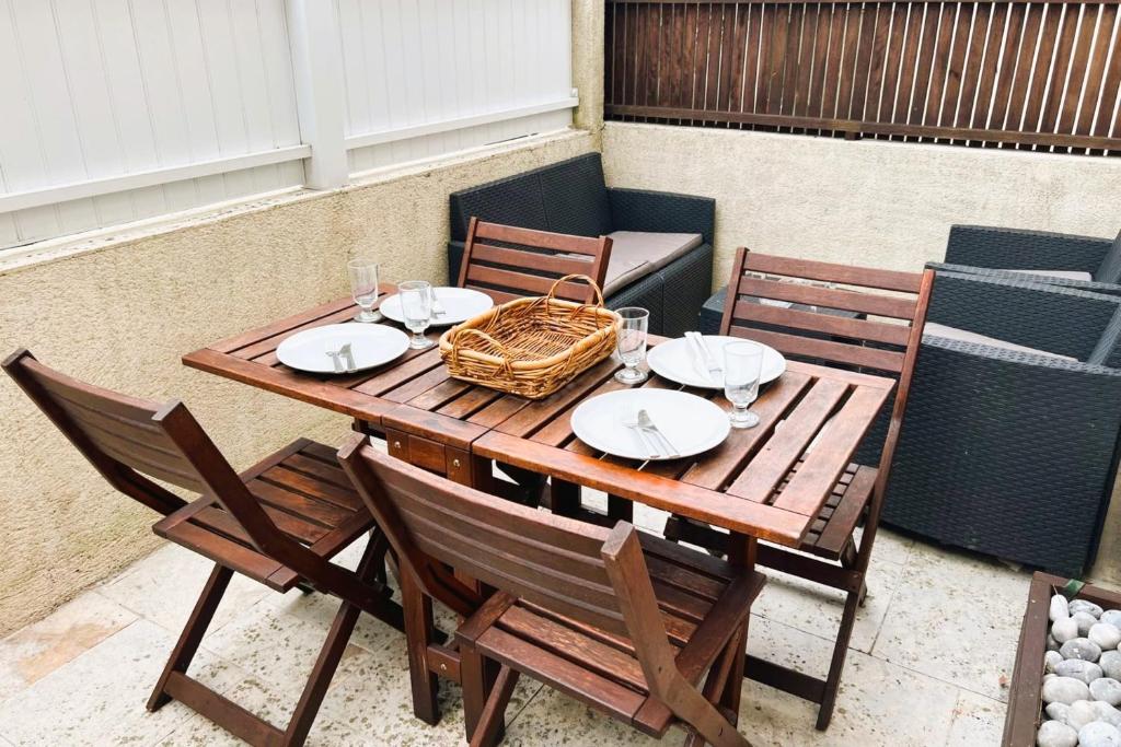 Cosy Town house with its beautiful terrace - 1