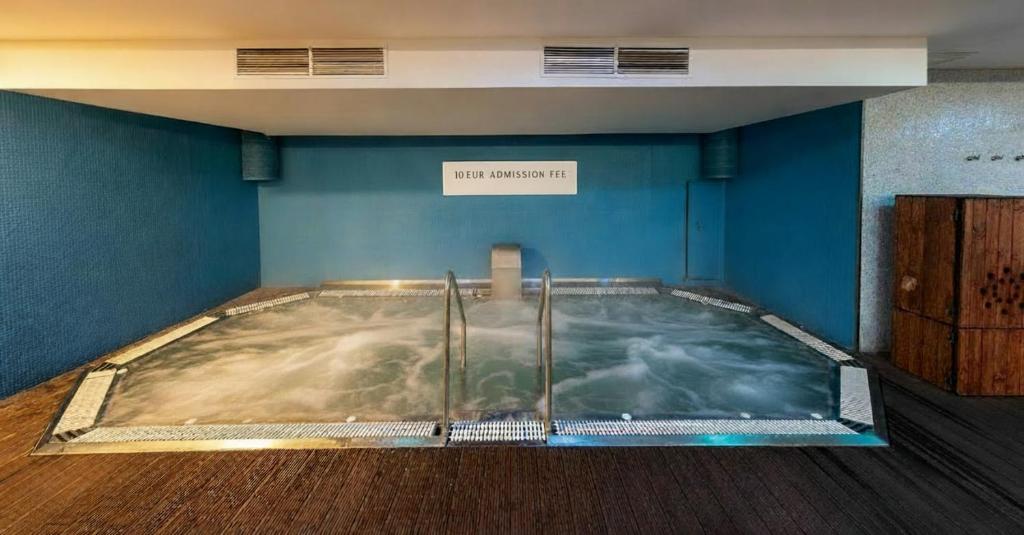 Hot tub