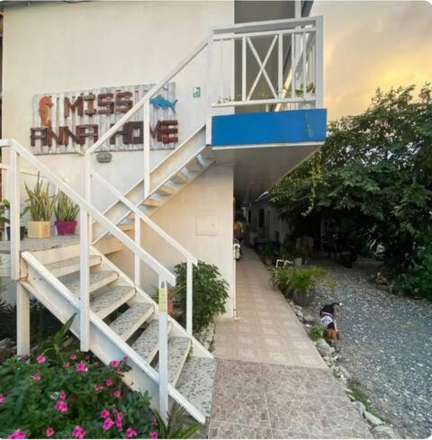 Posada Miss Anna Home - 5