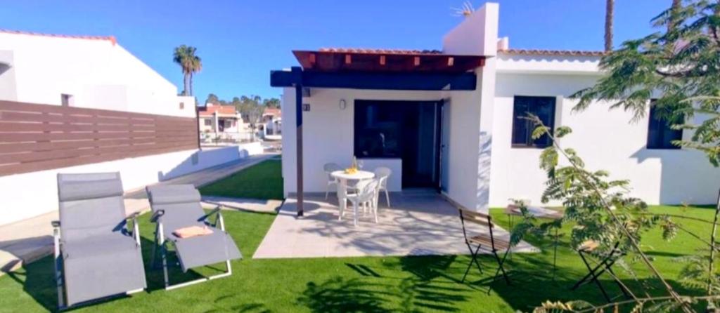 Sunny bungalow with garden #1 - 2