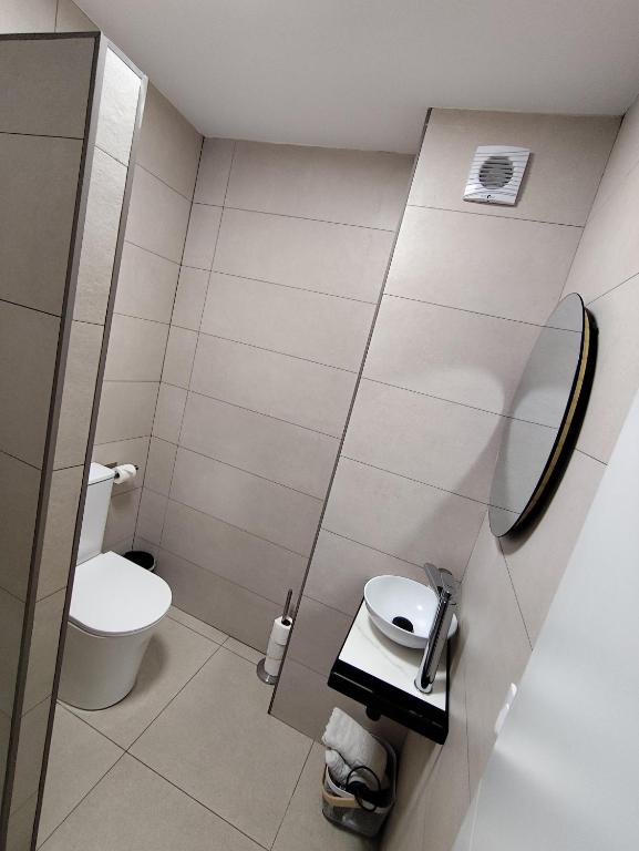 Apartamento cerca del centro y de la estación Santa Justa a pie, 1 plaza de Parking gratis - 3