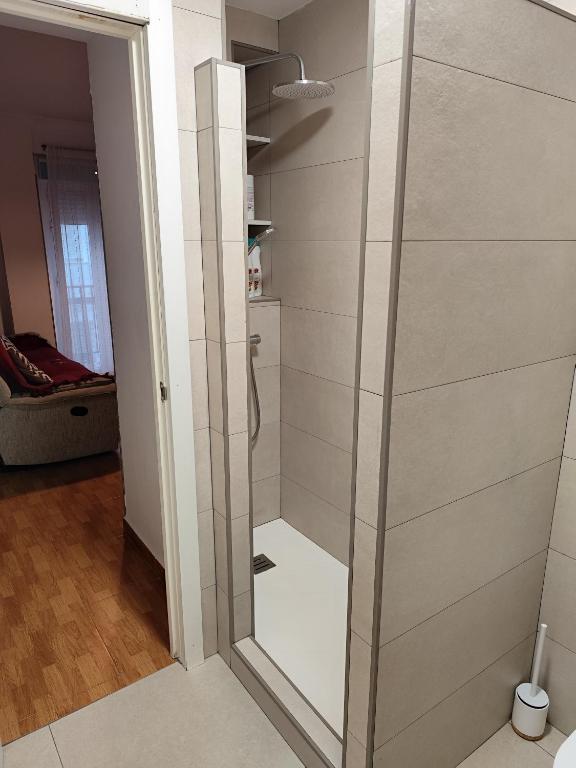 Apartamento cerca del centro y de la estación Santa Justa a pie, 1 plaza de Parking gratis - 2