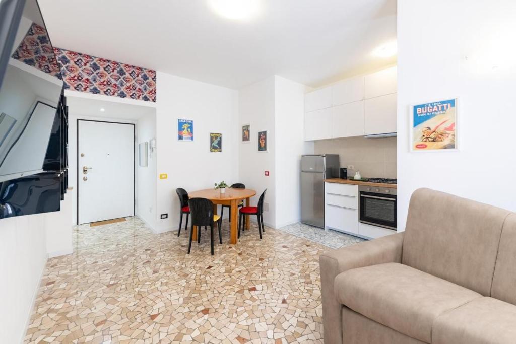 Metro M3 - 10 min Duomo - Cozy Apt W Balcony and AC - 3