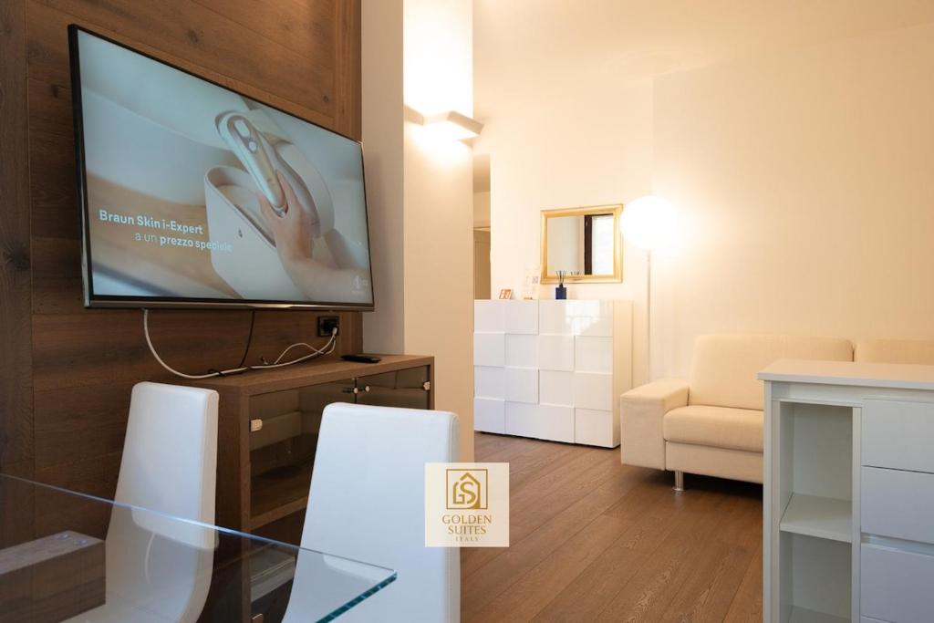 GoldenSuitesItaly Piazza Duomo Luxury Apartment 3 - 1