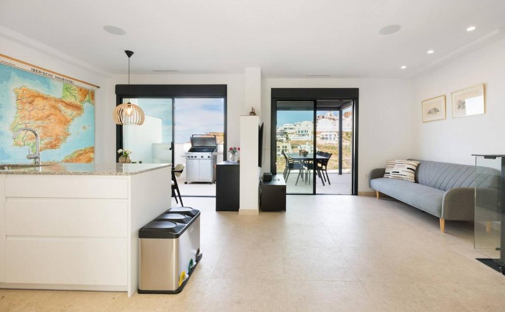 Stunning House with Private Jacuzzi and Sea views - 2