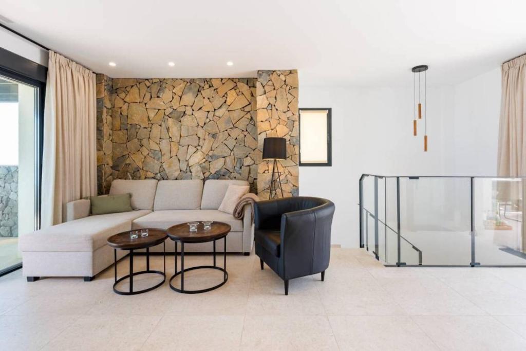 Luxury Villa with Private Pool and Hot Tub - access to gym, sauna & wellness centre - 5