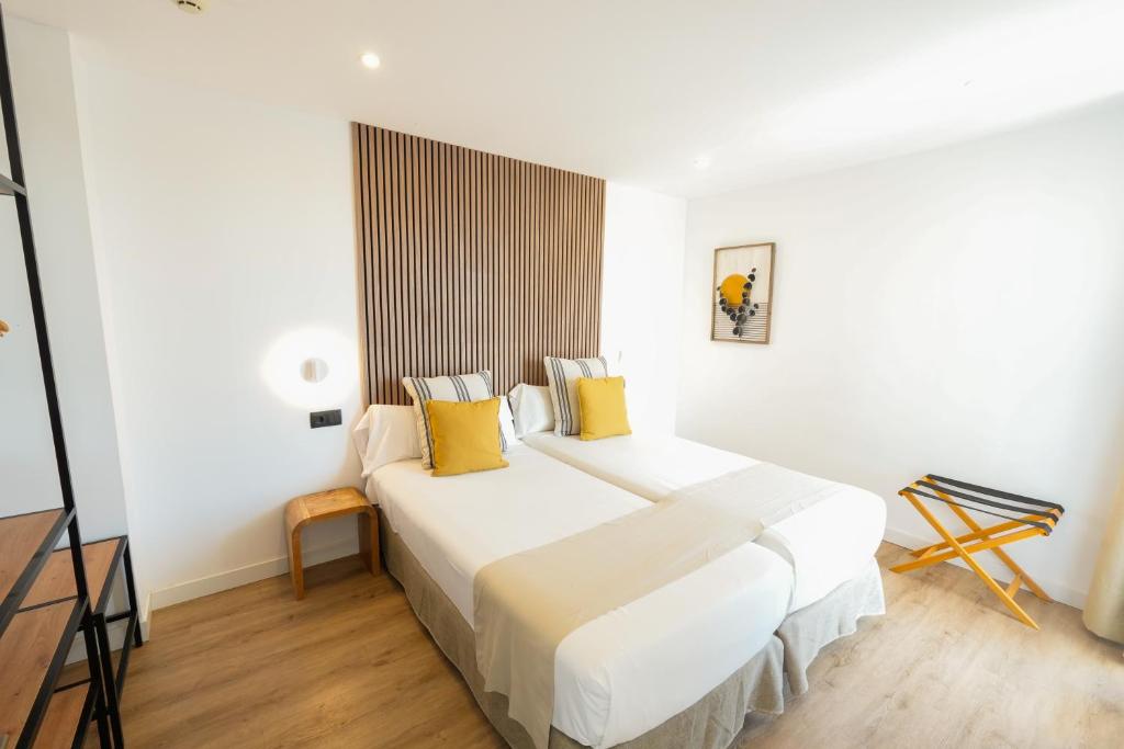 Apartamentos Vistasol — Hotel rooms in Magaluf, Balearic Islands