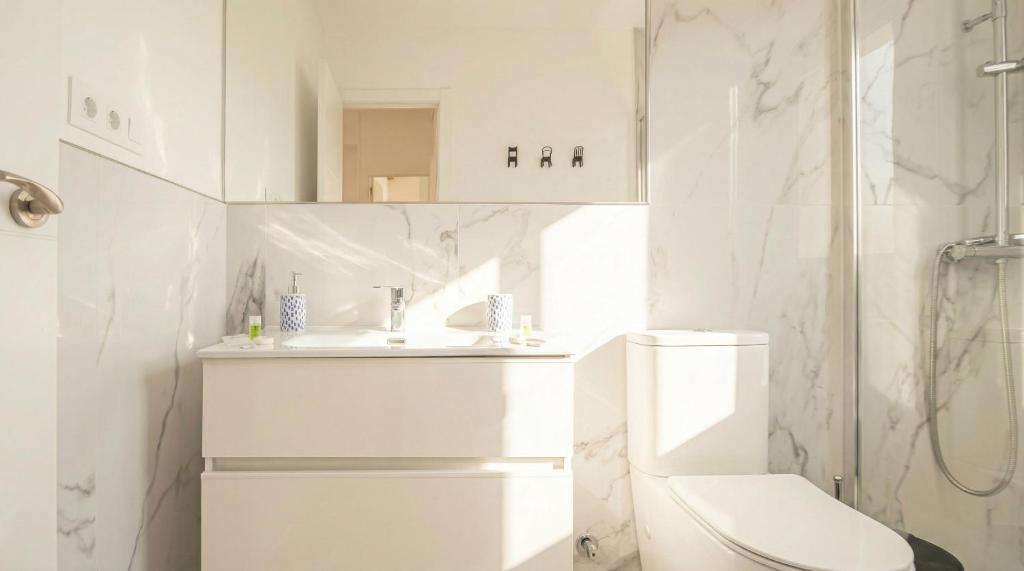 NEW Luxury and sunny 2BR apartment Premium Spot - 5