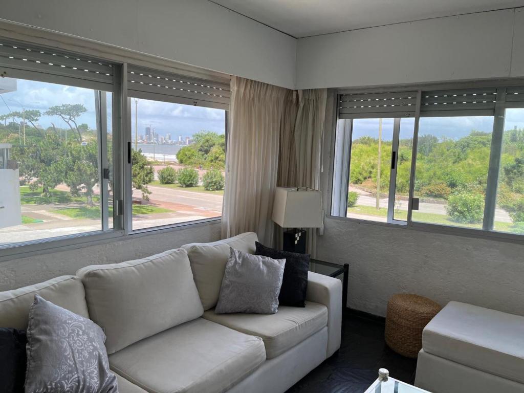 Hermoso Apartamento primera linea Rambla de Playa Mansa Punta del Este - 1
