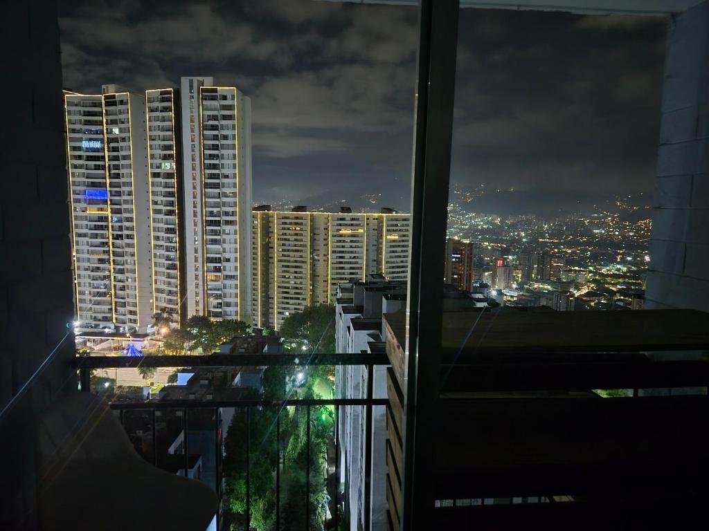 Cuarto amoblado en la Loma del Indio, El Poblado con vista a la ciudad - 4
