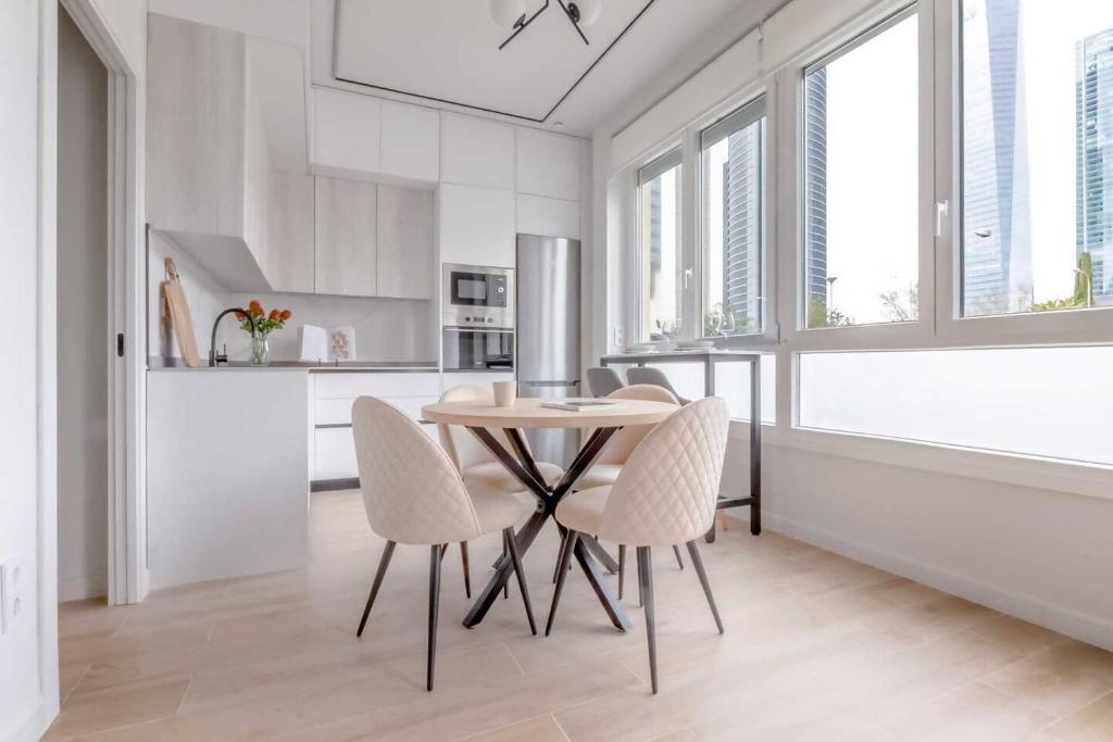 Apartamento 3 - Acogedor en Castellana - 4 Torres - 5