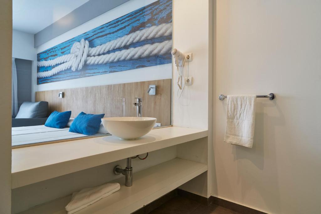 Invisa Aparthotel Casa Luis — Santa Eulalia, Balearic Islands