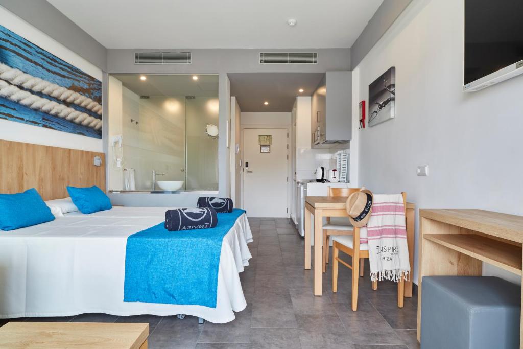 Invisa Aparthotel Casa Luis — Santa Eulalia, Balearic Islands