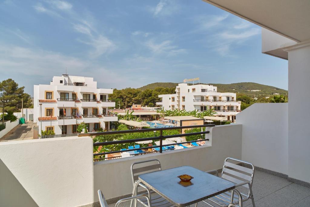Invisa Aparthotel Casa Luis — Santa Eulalia, Balearic Islands