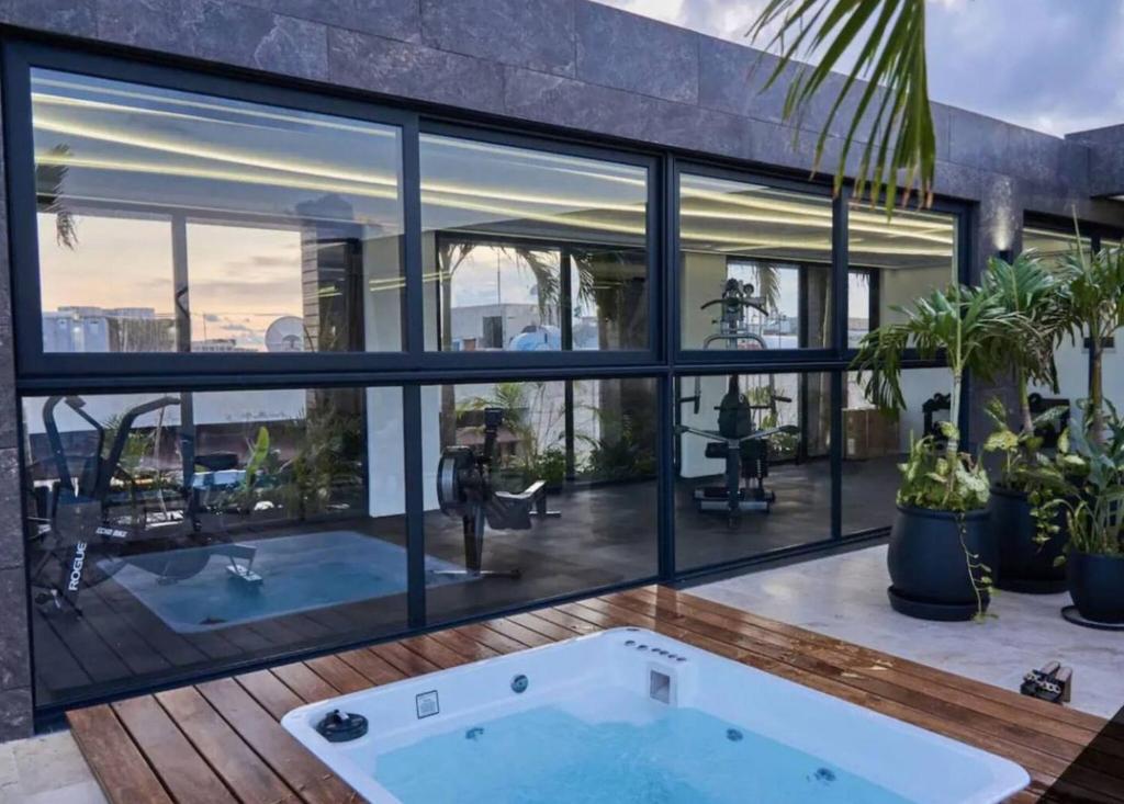 Playa Retreat with Pool, near 5th Avenue & beach - 5