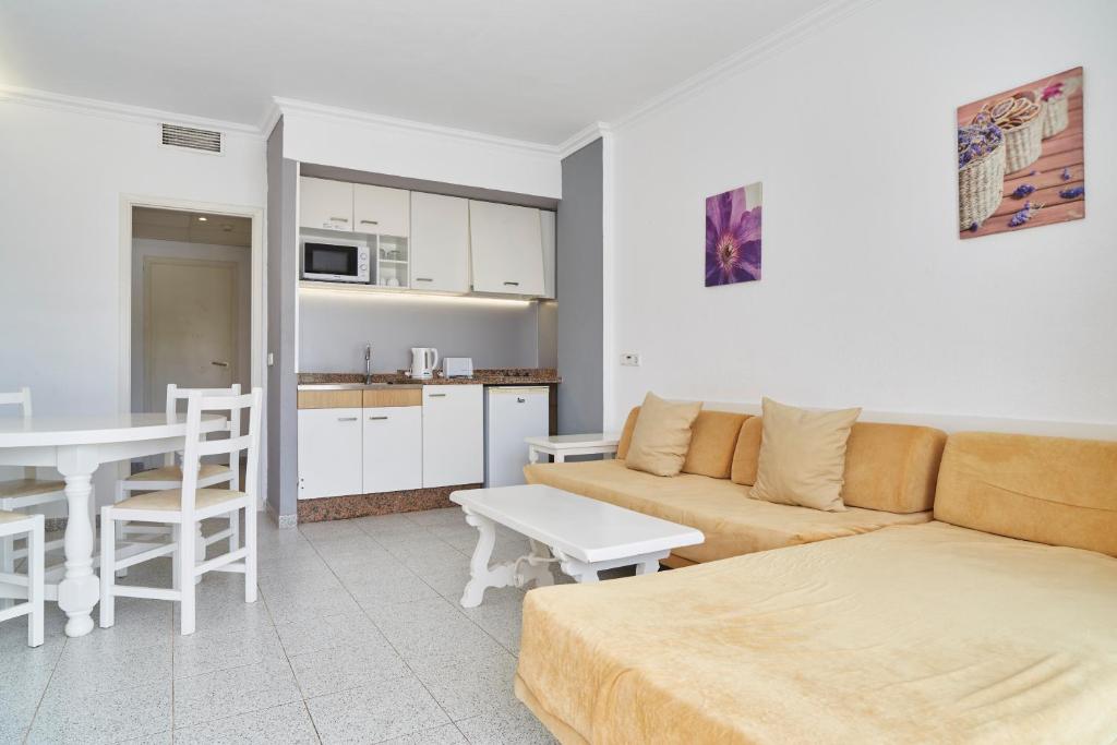 Invisa Aparthotel Casa Luis — Santa Eulalia, Balearic Islands