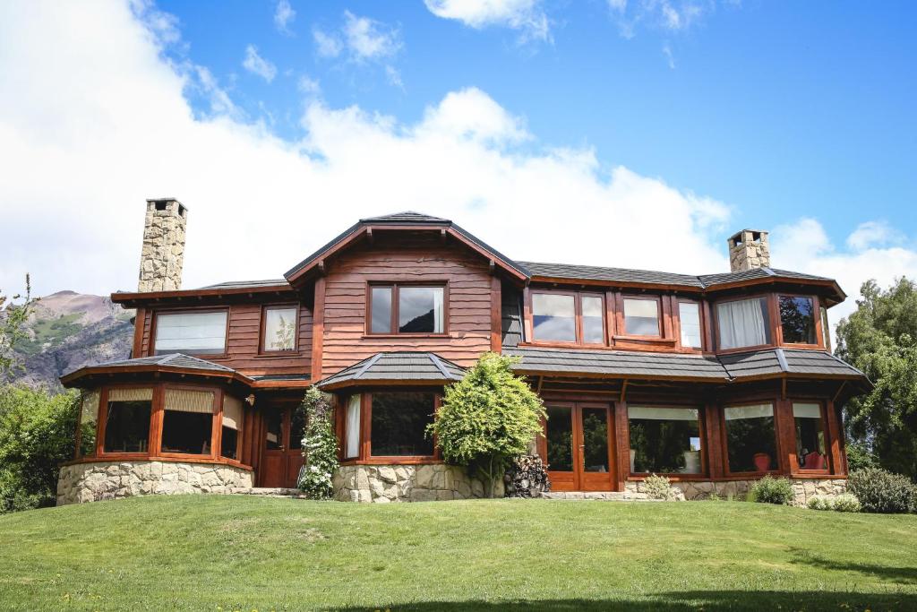 Residencia con alma patagónica en Arelauquen Golf & Country Club - 1