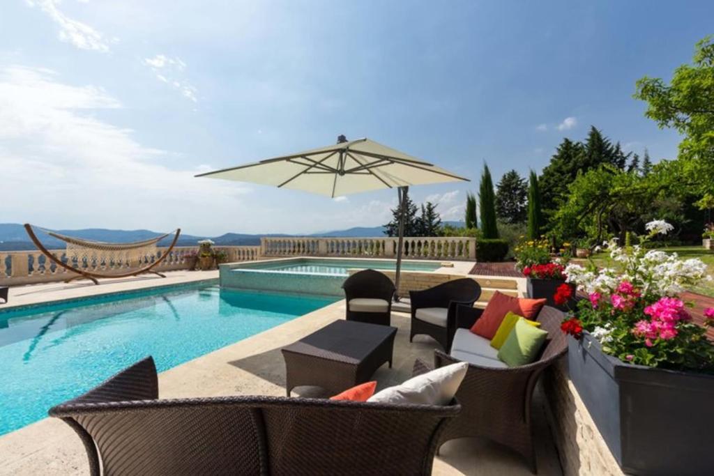 Luxury villa for 18 people with heated pool near Cannes - 2