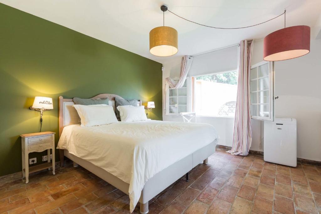 Luxury villa for 18 people with heated pool near Cannes - 4