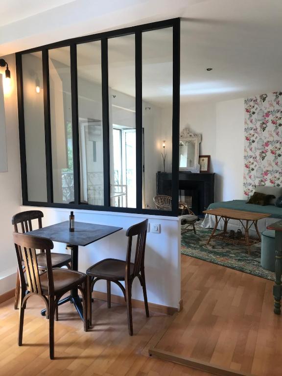 Le Cocon des Halles-Appartement Haussmannien au centre de Sète - 1