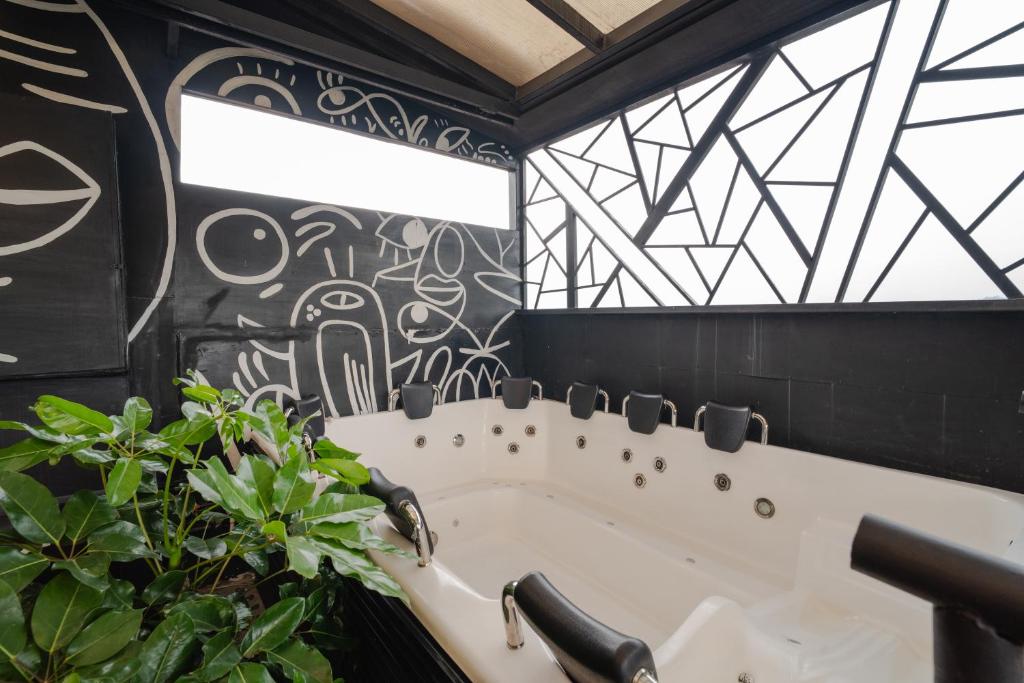 Panoramic Rooftop - Jacuzzi & Balcony - 3